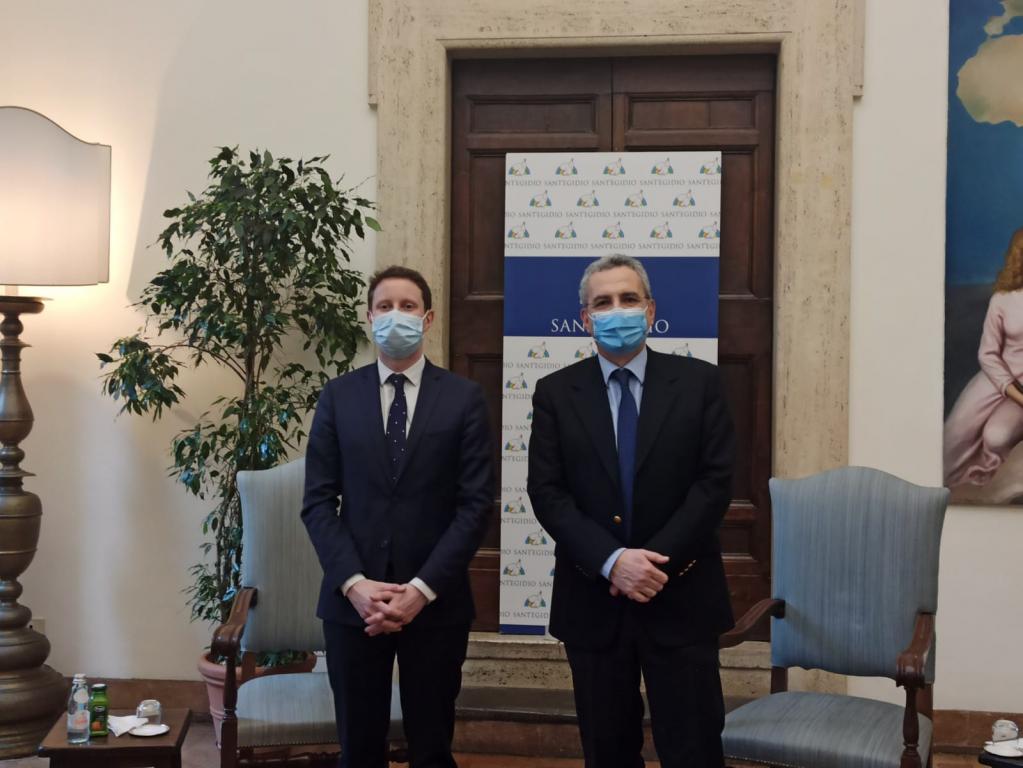 Le secrétaire d'État français des Affaires européennes Clément Beaune et son homologue italien, le ministre Vincenzo Amendola, en visite à Sant'Egidio